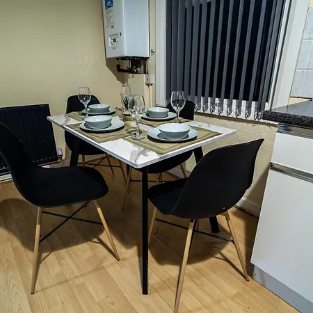 2-Bed Home Near Leeds Headingley Free Parking * ليدز