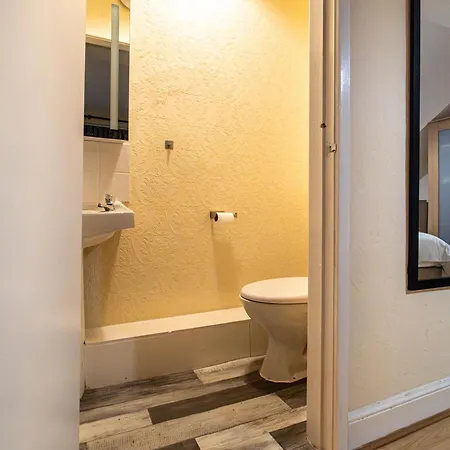 2-Bed Home Near Leeds Headingley Free Parking شقة ليدز