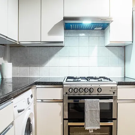 3-bed Near Centre - Headingly Free Parking * 利兹