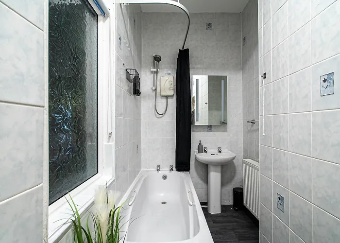 3-bed Near Centre - Headingly Free Parking Апартаменти