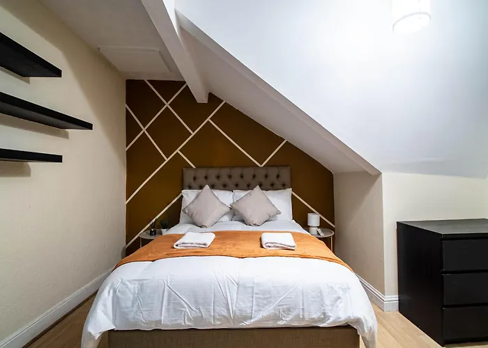 3-bed Near Centre - Headingly Free Parking Апартаменти