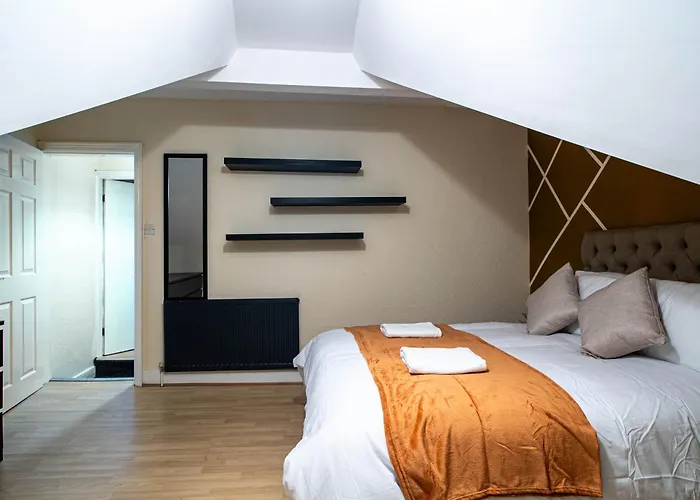 3-bed Near Centre - Headingly Free Parking Апартаменти *