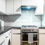 3-bed Near Centre - Headingly Free Parking * לידס