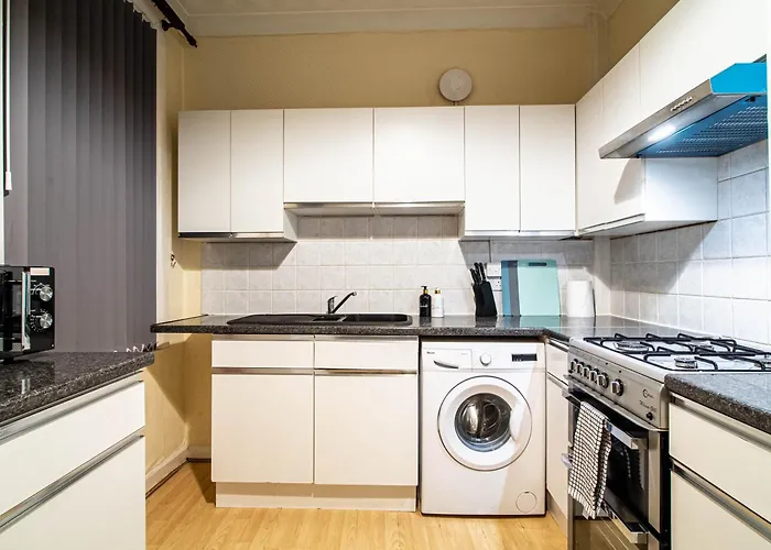 3-bed Near Centre - Headingly Free Parking