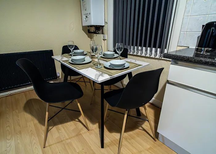 3-bed Near Centre - Headingly Free Parking * Leeds (West Yorkshire)