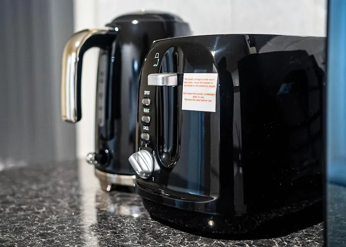 3-bed Near Centre - Headingly Free Parking